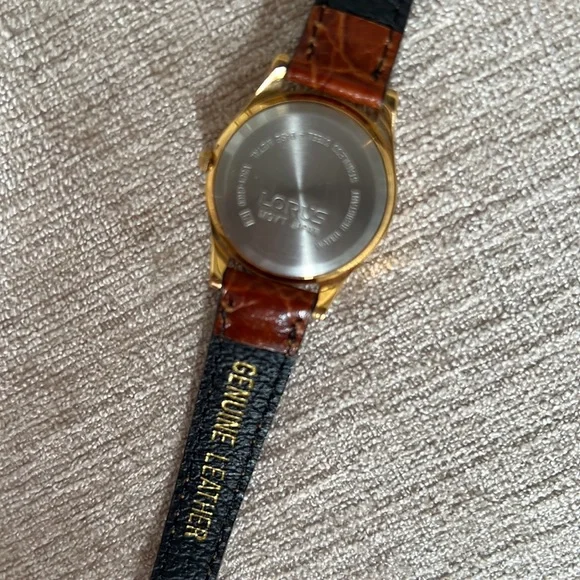 Disney Minnie Mouse Classic Wristwatch - Picture 2 of 3